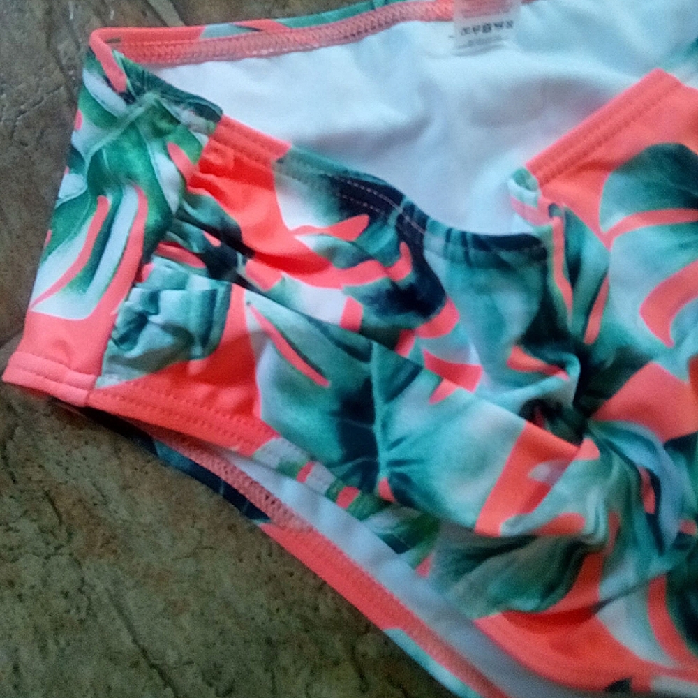 NEW Ruffle Top 👙Bikini👙 - Picture 9 of 9